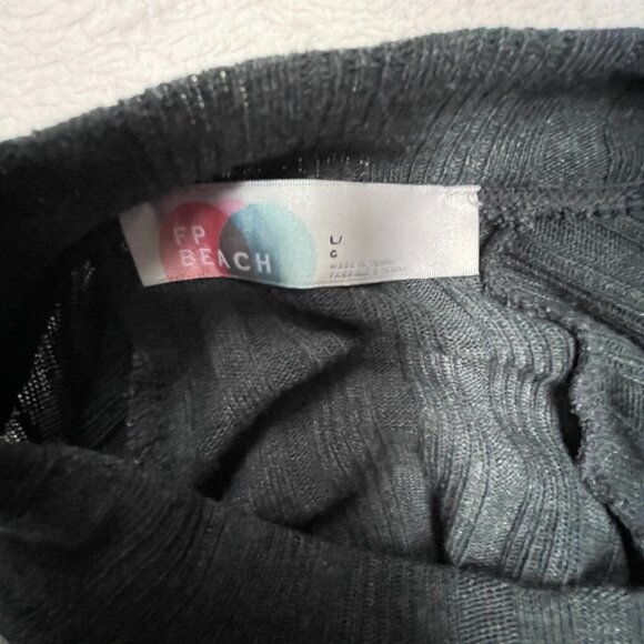 FP Beach Womens Size Large Mock Neck Sweet Rose Tunic Top 3/4 Sleeve Ruffle Gray - Picture 3 of 9